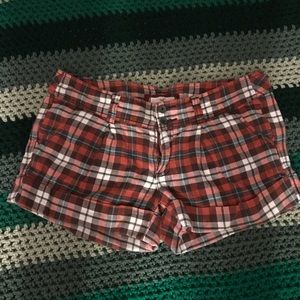 Hollister size 9 plaid shorts.